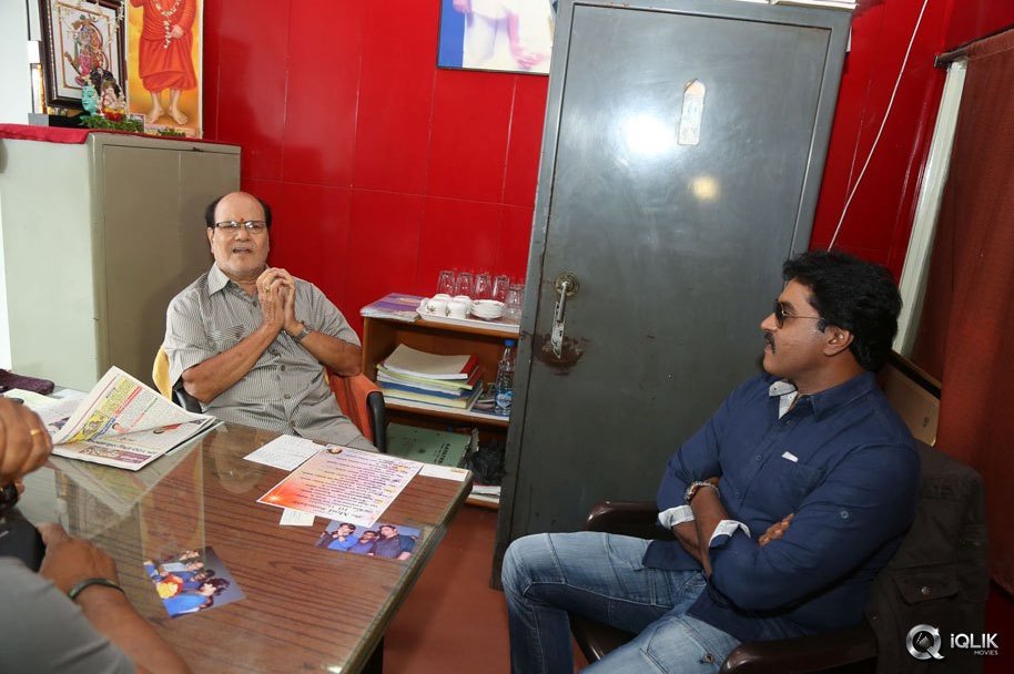 Jakkanna-Movie-Team-Visited-Hyderabad-Theaters